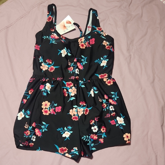 NWT BLAIR Floral Black Women's Romper SIZE 18. - Picture 1 of 12